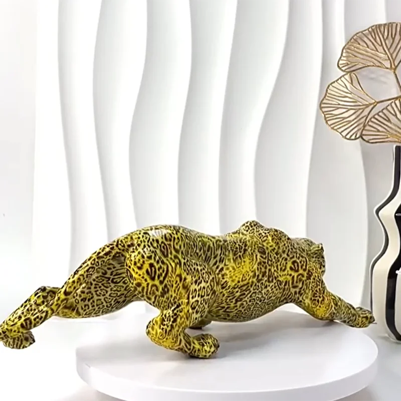UHKA | Leopard Resin Sculpture – Bold Minimalist Animal Art
