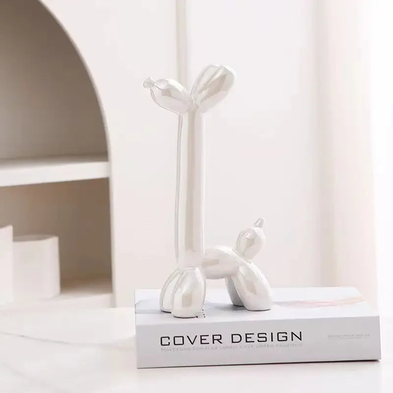 UHKA | Balloon-Style Resin Sculpture – Light & Playful Art Object