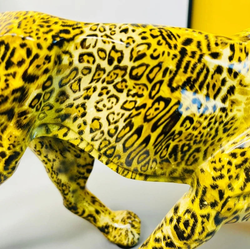 Leopard Resin Figurine – Modern Animal Decor Sculpture, Home & Office Ornament