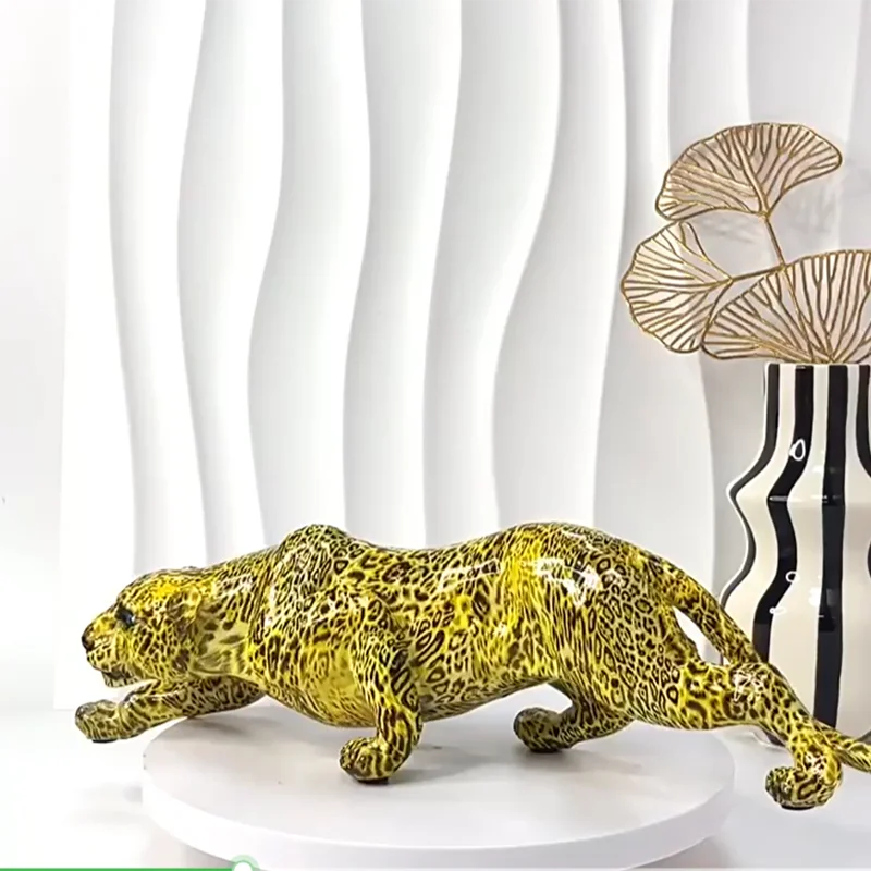 UHKA | Leopard Resin Sculpture – Bold Minimalist Animal Art