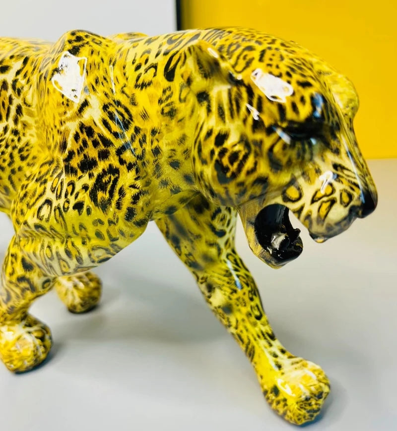 Leopard Resin Figurine – Modern Animal Decor Sculpture, Home & Office Ornament
