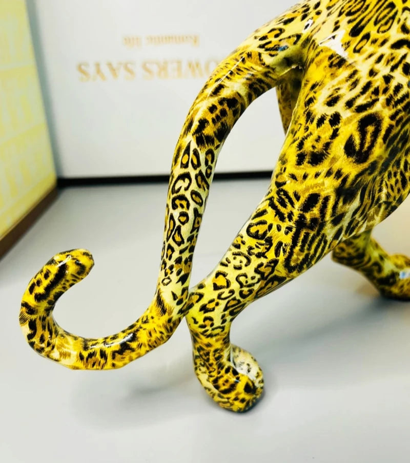 Leopard Resin Figurine – Modern Animal Decor Sculpture, Home & Office Ornament
